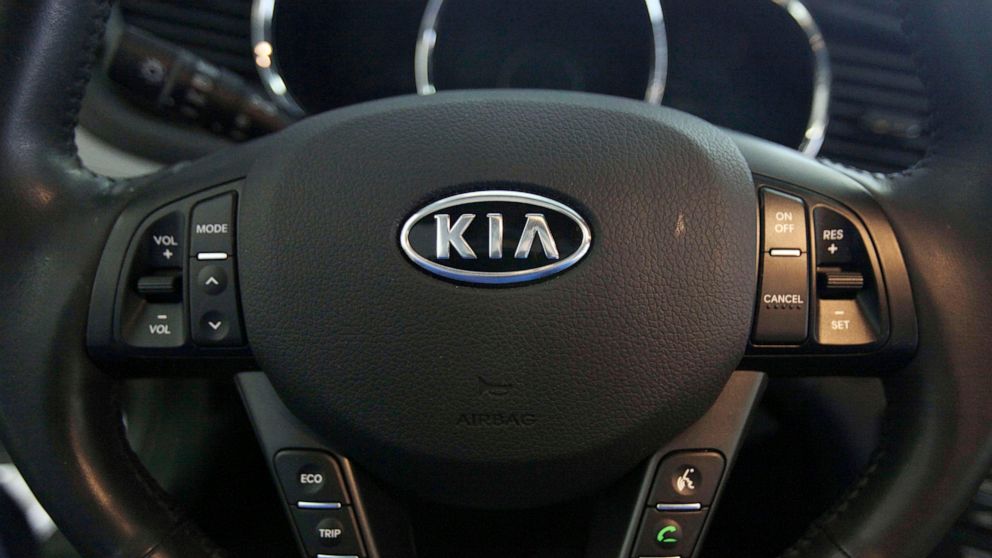Federal judge blocks Hyundai and Kia settlement amid concerns over auto theft remedies 